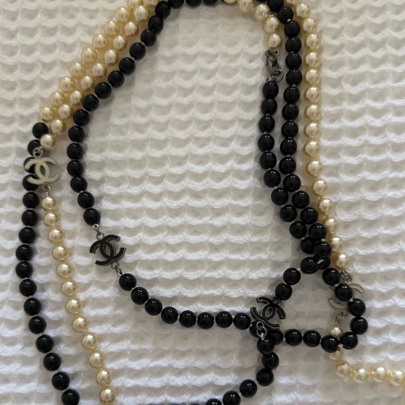 AUTHENTIC: Chanel Black & White Enamel Necklace - Picture 3 of 3